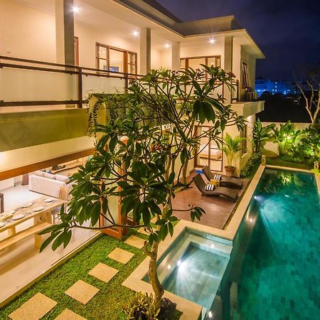 Villa Tepi Sungai Legian Værelse billede
