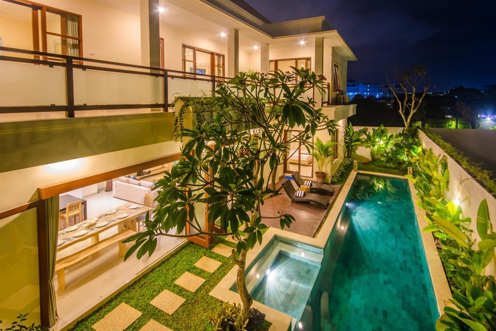 Villa Tepi Sungai Legian Værelse billede