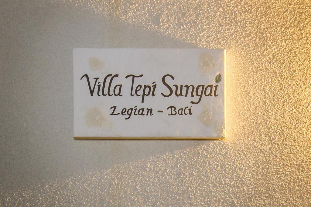 Villa Tepi Sungai Legian Værelse billede