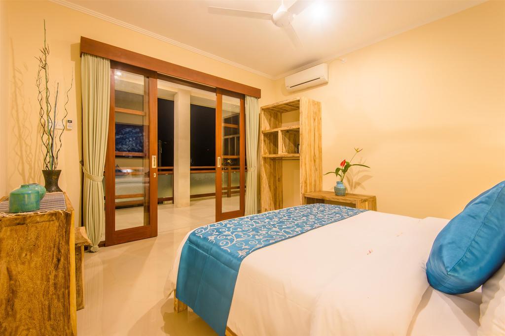 Villa Tepi Sungai Legian Værelse billede