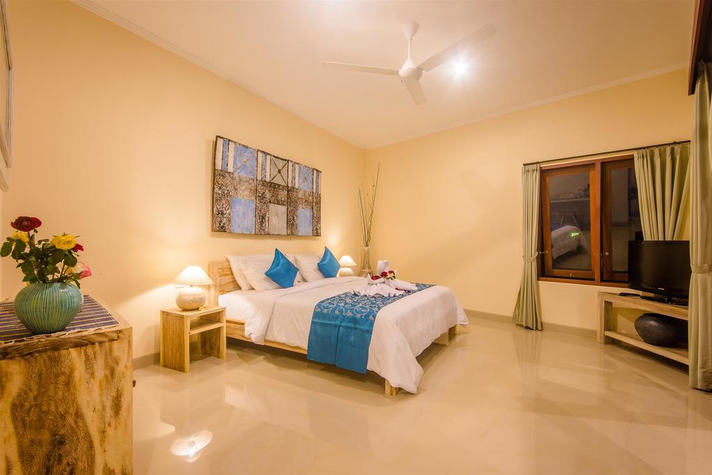 Villa Tepi Sungai Legian Værelse billede