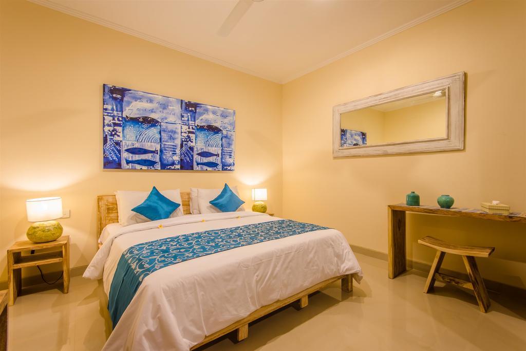 Villa Tepi Sungai Legian Værelse billede