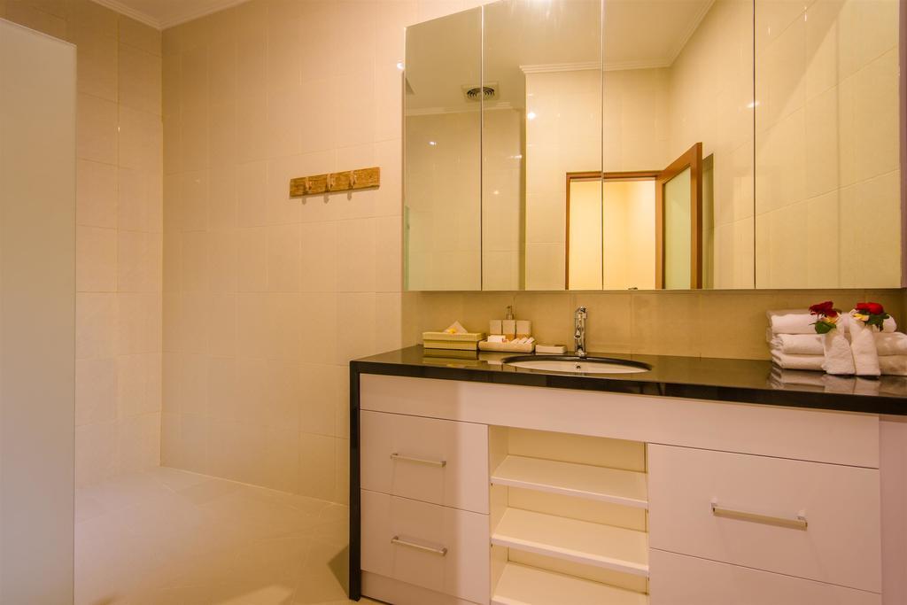 Villa Tepi Sungai Legian Værelse billede