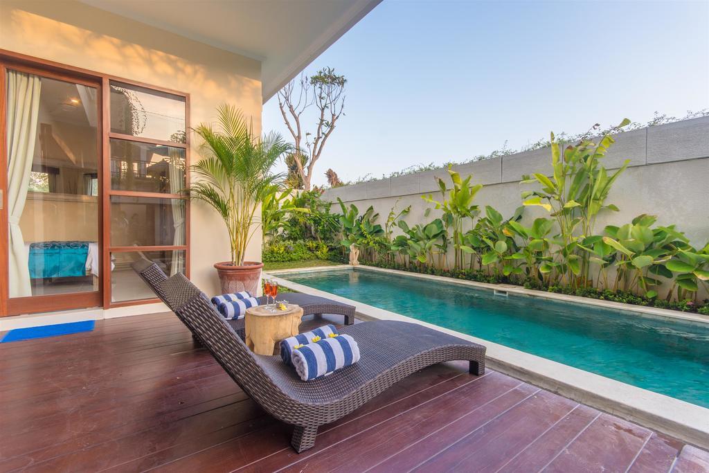 Villa Tepi Sungai Legian Værelse billede