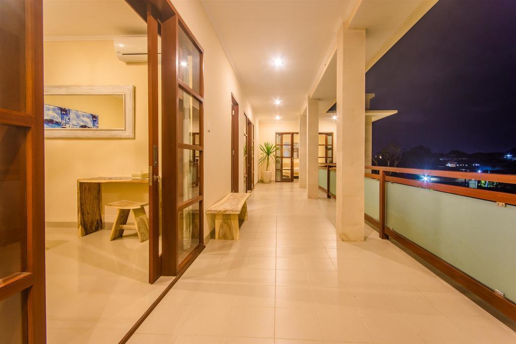Villa Tepi Sungai Legian Værelse billede