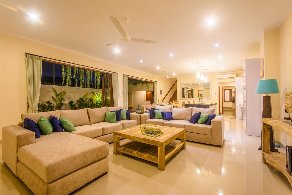 Villa Tepi Sungai Legian Værelse billede