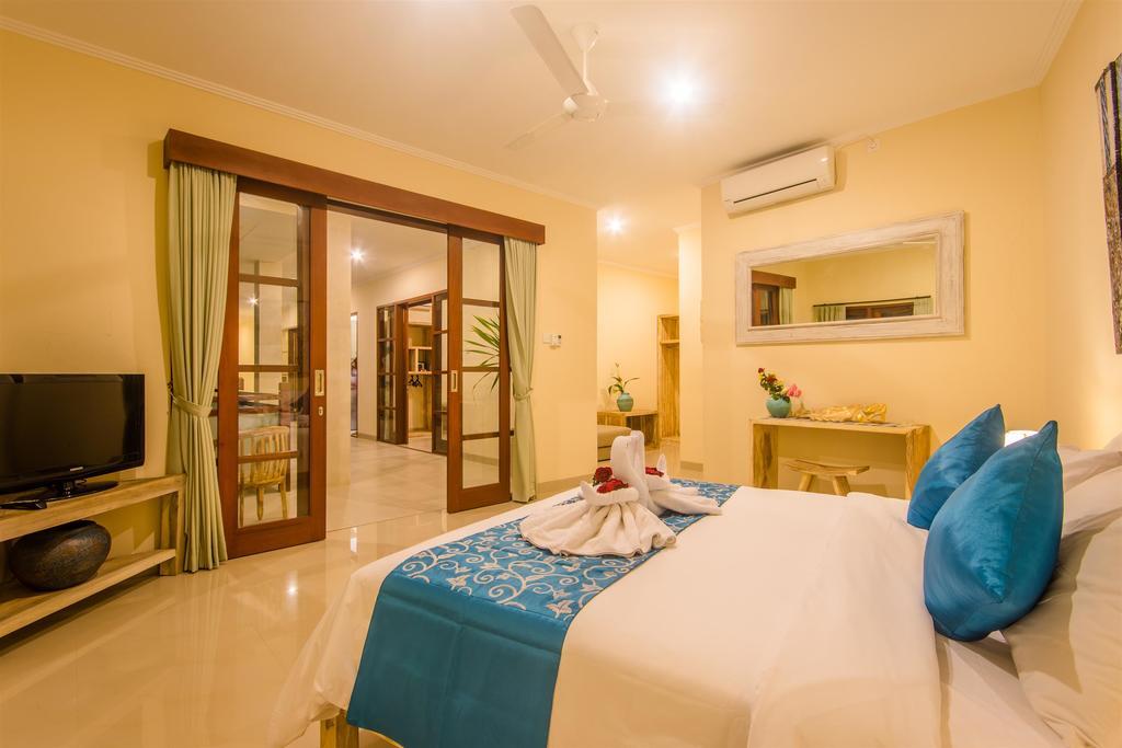 Villa Tepi Sungai Legian Værelse billede