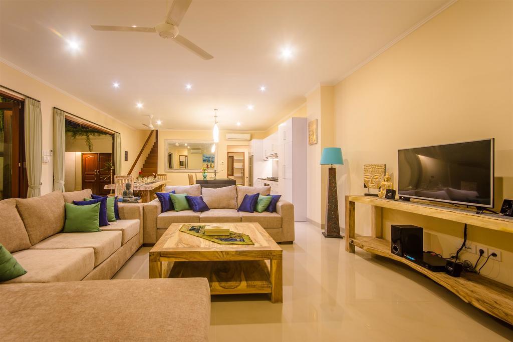Villa Tepi Sungai Legian Værelse billede