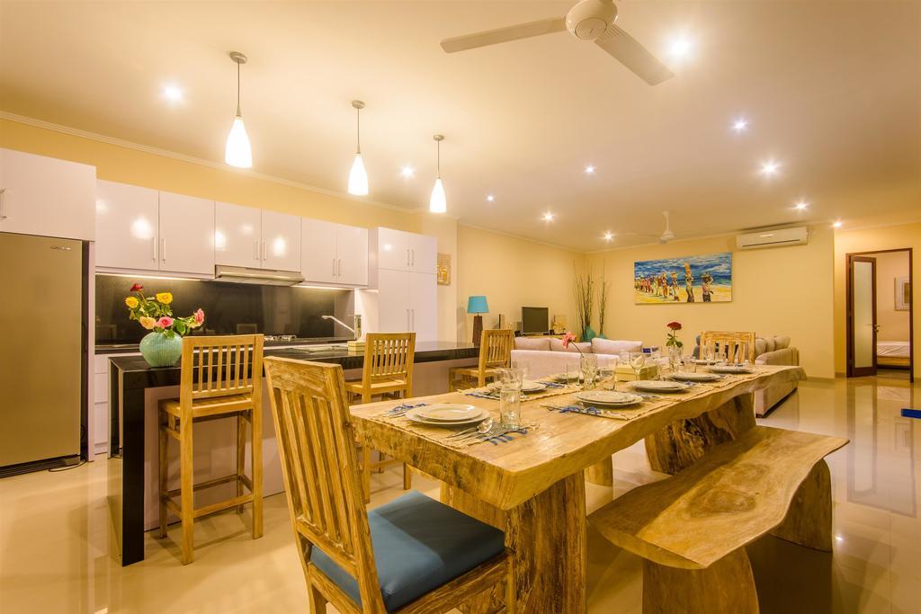 Villa Tepi Sungai Legian Værelse billede
