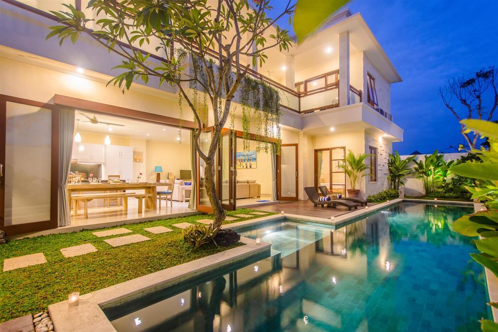 Villa Tepi Sungai Legian Værelse billede