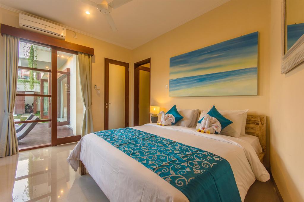 Villa Tepi Sungai Legian Værelse billede