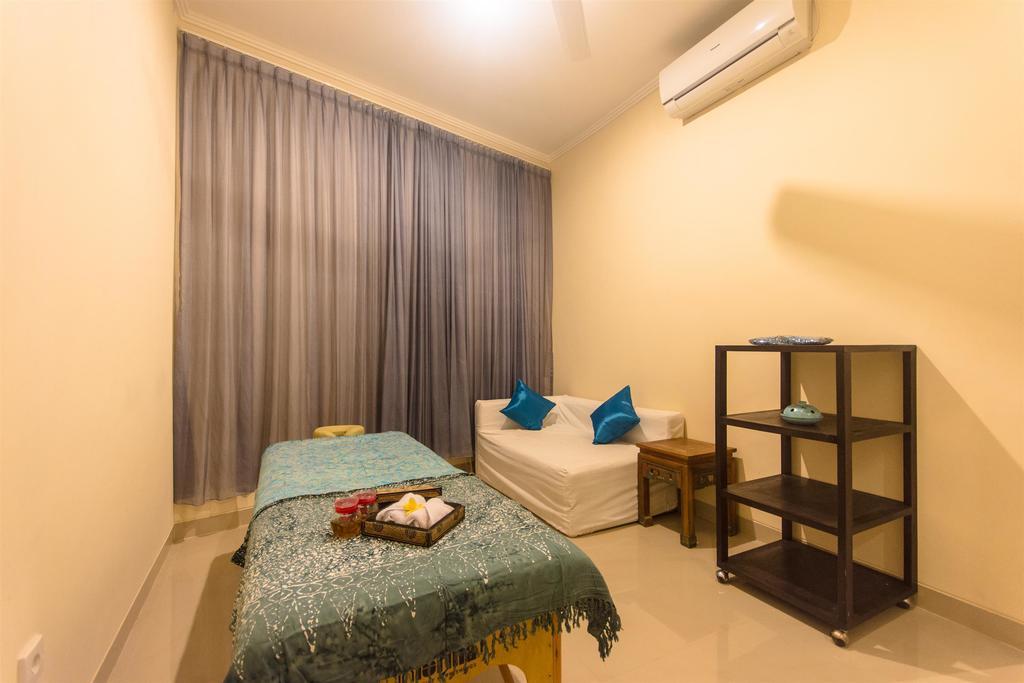 Villa Tepi Sungai Legian Værelse billede