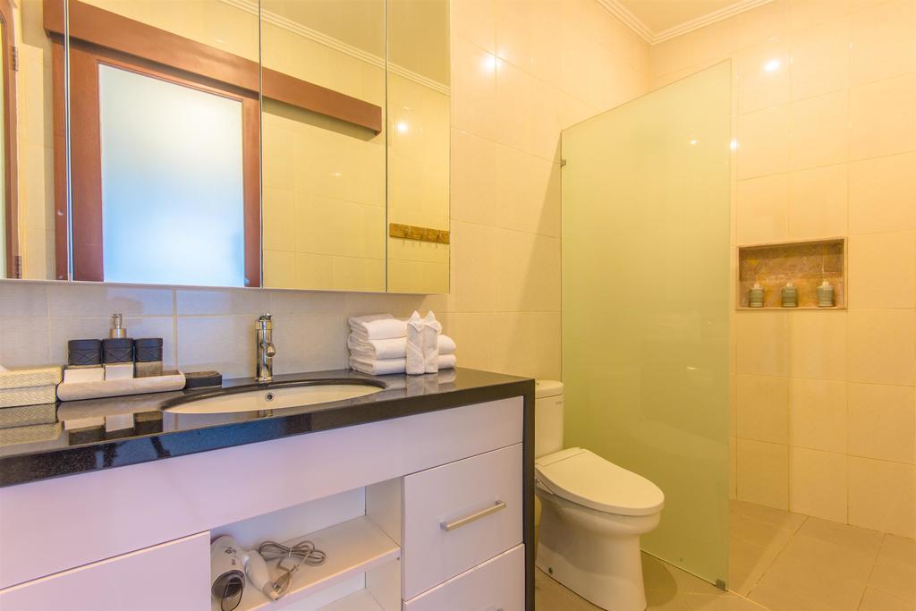Villa Tepi Sungai Legian Værelse billede